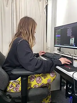 Elnonoykeila77 online show from 05/01/26, 02:54