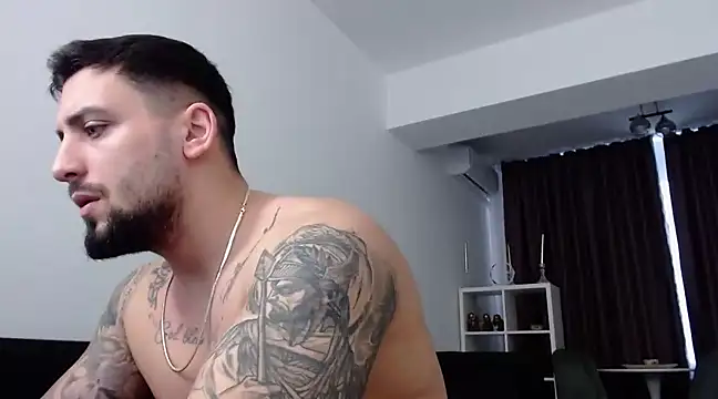 Snapshot of _DylanGreen chatting on 02/15/25, 08:44 DylanGreen online show from 02/15/25, 08:44