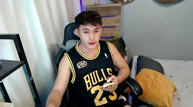 Snapshot of princeJayX chatting on 12/08/24, 12:19 princeJayX online show from 12/08/24, 12:19