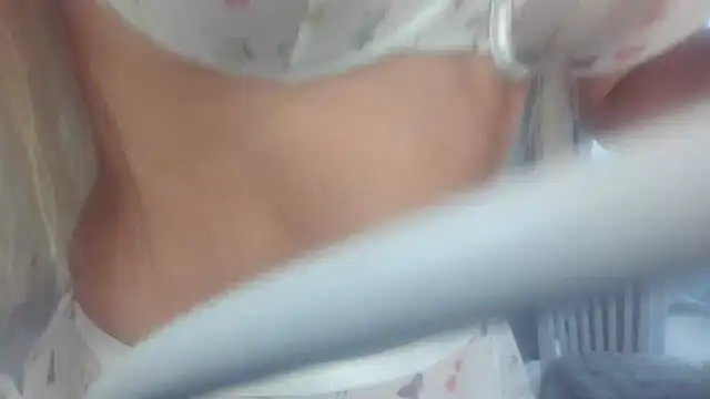 Snapshot of Roshana16 chatting on 09/28/25, 02:22 Roshana16 online show from 09/28/25, 02:22