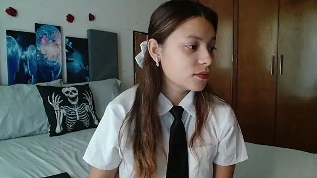 Snapshot of 3littleschoolteens chatting on 06/25/26, 06:45 3littleschoolteens online show from 06/25/26, 06:45