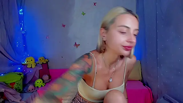 Snapshot of LickLizzy chatting on 06/20/26, 08:11 LickLizzy online show from 06/20/26, 08:11