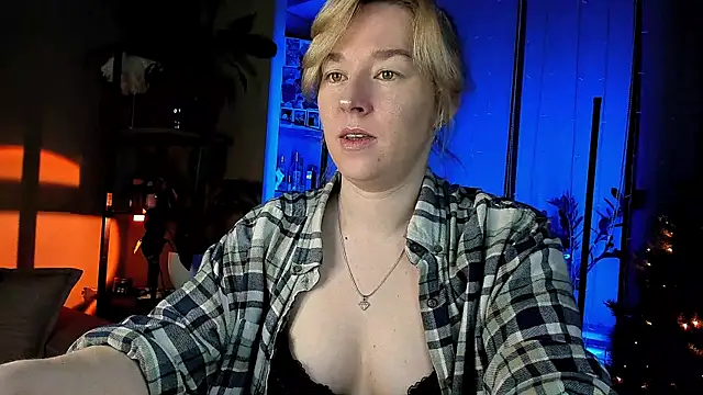 Snapshot of 5_in_one chatting on 01/13/25, 04:39 5 in one online show from 01/13/25, 04:39