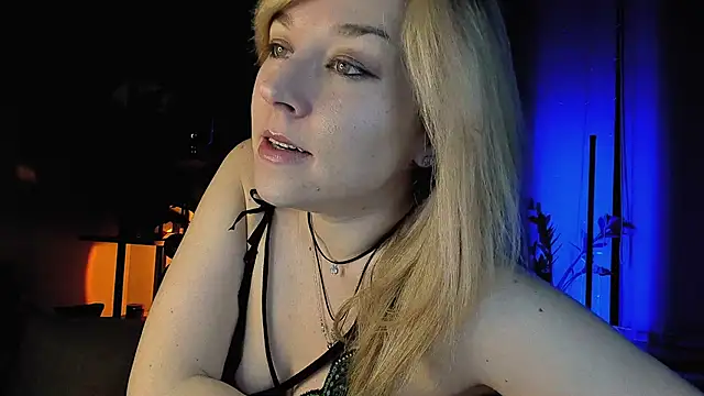 Snapshot of 5_in_one chatting on 02/21/25, 04:18 5 in one online show from 02/21/25, 04:18