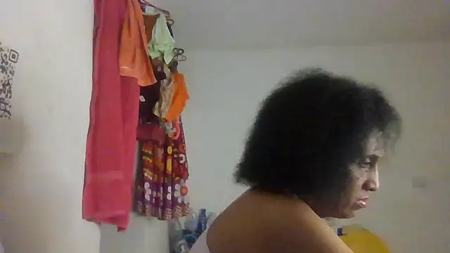 Snapshot of Aishamara chatting on 10/18/25, 10:27 Aishamara online show from 10/18/25, 10:27