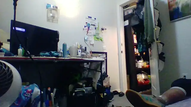 Snapshot of CleanGrey chatting on 06/07/26, 04:49 CleanGrey online show from 06/07/26, 04:49