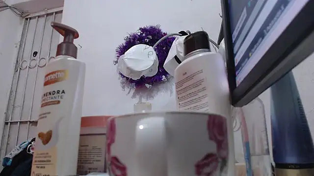 Snapshot of heyline_milf chatting on 04/26/26, 03:10 heyline milf online show from 04/26/26, 03:10
