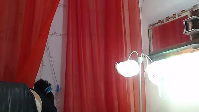 Snapshot of heyline_milf chatting on 05/01/26, 01:32 heyline milf online show from 05/01/26, 01:32