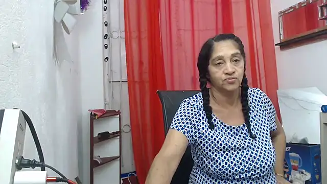 Snapshot of heyline_milf chatting on 05/26/26, 06:04 heyline milf online show from 05/26/26, 06:04