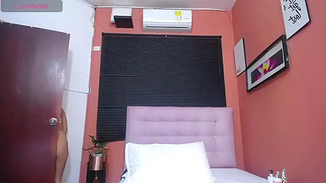 veronicaroose  online show from 02/28/25, 12:31