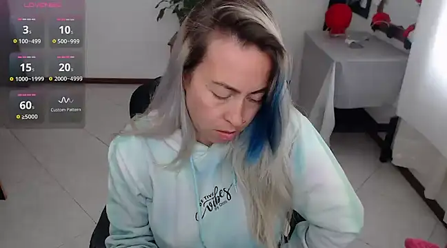 charlottezoe15 online show from 03/19/25, 06:34