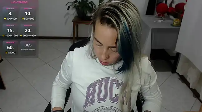 charlottezoe15 online show from 03/23/25, 02:48