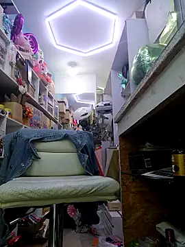 LunaZambrano online show from 04/18/26, 06:34