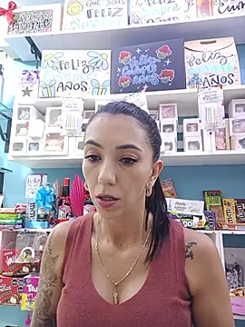Snapshot of LunaZambrano chatting on 06/18/26, 07:29 LunaZambrano online show from 06/18/26, 07:29