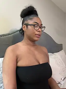 CandyLuxxxx online show from 03/06/25, 10:36