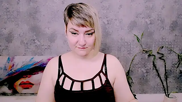 Snapshot of Djullia chatting on 05/17/26, 05:05 Djullia online show from 05/17/26, 05:05