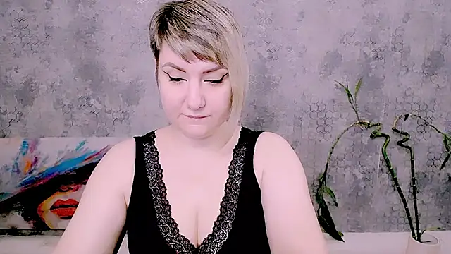 Snapshot of Djullia chatting on 05/25/26, 05:57 Djullia online show from 05/25/26, 05:57