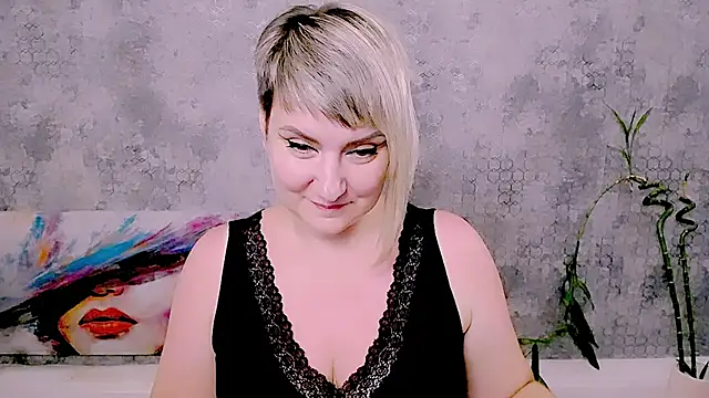 Snapshot of Djullia chatting on 07/20/26, 10:39 Djullia online show from 07/20/26, 10:39