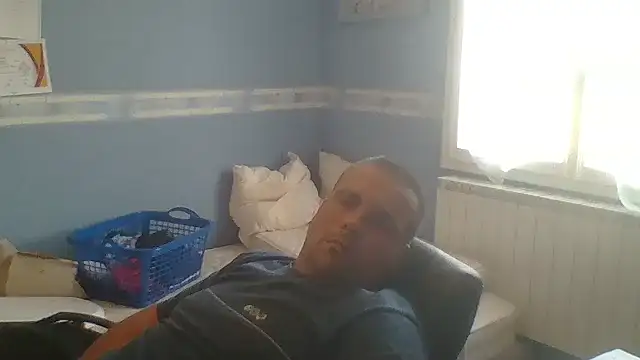 manubm03 online show from 09/12/25, 10:04