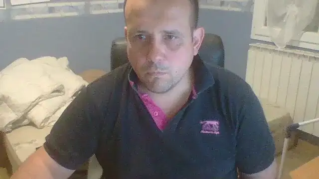 manubm03 online show from 10/28/25, 12:52