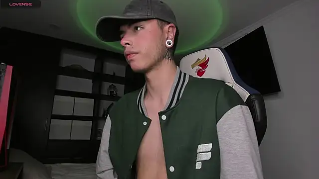 Snapshot of _morghan_ chatting on 12/15/24, 11:20  morghan  online show from 12/15/24, 11:20