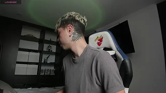 Snapshot of _morghan_ chatting on 12/16/24, 07:10  morghan  online show from 12/16/24, 07:10