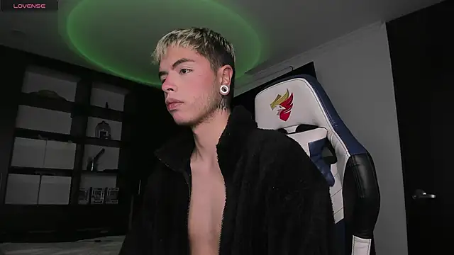 Snapshot of _morghan_ chatting on 12/20/24, 04:20  morghan  online show from 12/20/24, 04:20