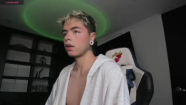 Snapshot of _morghan_ chatting on 12/22/24, 09:42  morghan  online show from 12/22/24, 09:42