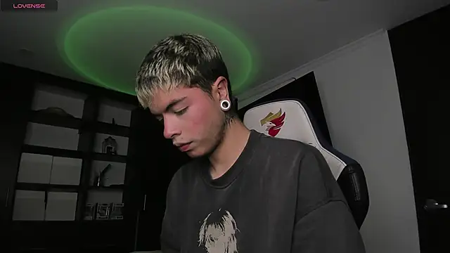 Snapshot of _morghan_ chatting on 12/29/24, 07:17  morghan  online show from 12/29/24, 07:17