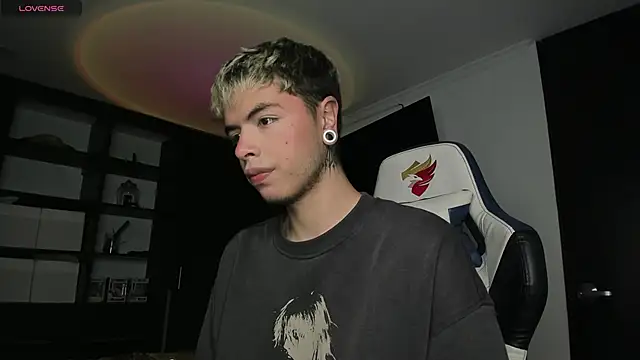 Snapshot of _morghan_ chatting on 01/01/25, 02:51  morghan  online show from 01/01/25, 02:51