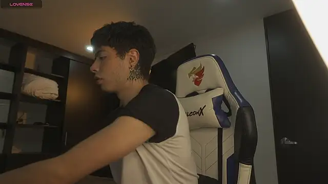 Snapshot of _morghan_ chatting on 10/16/25, 12:55  morghan  online show from 10/16/25, 12:55