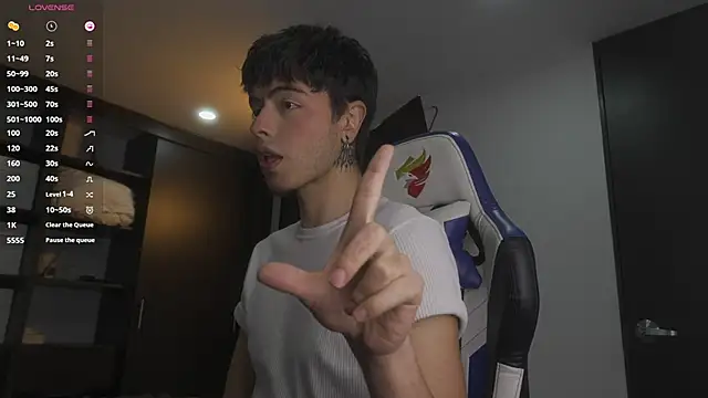 Snapshot of _morghan_ chatting on 10/18/25, 12:35  morghan  online show from 10/18/25, 12:35