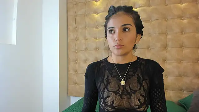Snapshot of violet_giraldo chatting on 05/29/26, 07:45 violet giraldo online show from 05/29/26, 07:45