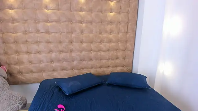 violet giraldo online show from 07/16/26, 06:58