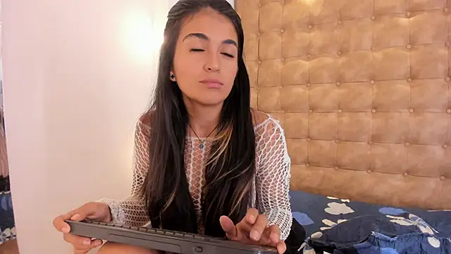 violet giraldo online show from 07/31/26, 07:02
