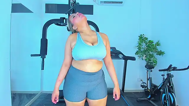 Snapshot of Carlota_peach chatting on 02/10/25, 03:46 Carlota peach online show from 02/10/25, 03:46