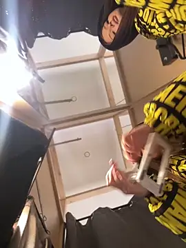 KrisMagnoly online show from 12/15/25, 04:44