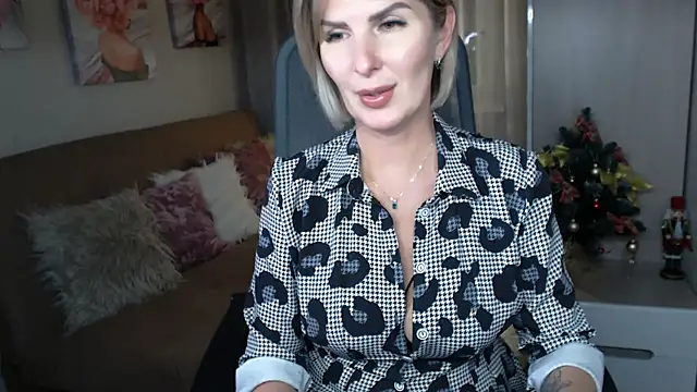 sensualEmilia online show from 12/17/24, 07:48