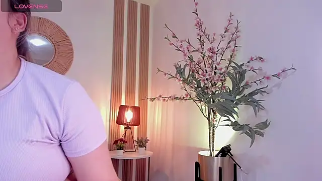 Antonellachic73 online show from 09/15/25, 08:53