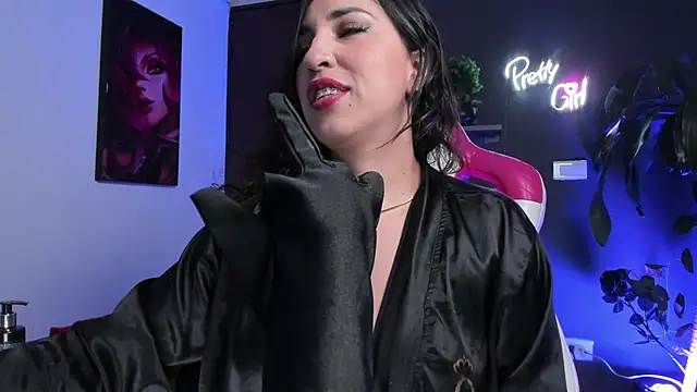 Katiehill 1 online show from 12/13/25, 07:53