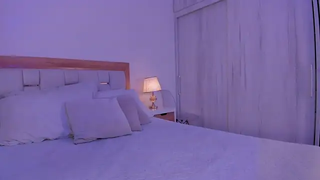 mia hank online show from 12/19/25, 11:39