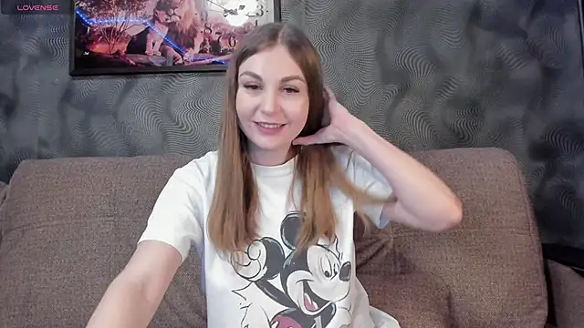 Snapshot of CassieMils chatting on 02/11/25, 11:21 CassieMils online show from 02/11/25, 11:21