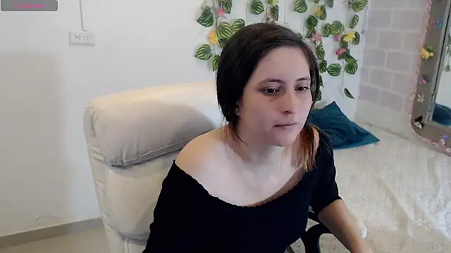 tania sweet   online show from 10/23/25, 03:33