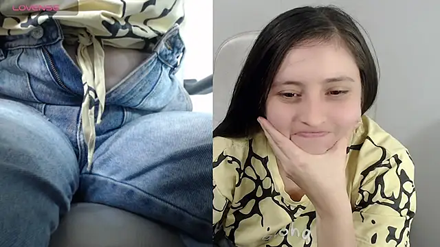 Snapshot of tania_sweet__ chatting on 07/28/26, 06:53 tania sweet online show from 07/28/26, 06:53