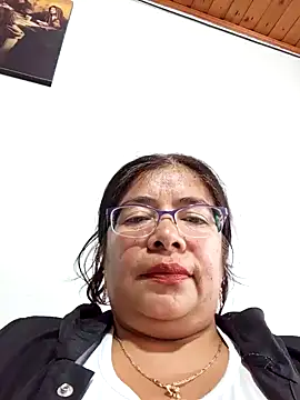 Snapshot of __valentina18 chatting on 12/17/24, 08:21   valentina18 online show from 12/17/24, 08:21
