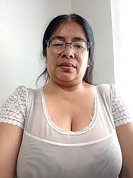 Snapshot of __valentina18 chatting on 02/25/25, 04:42   valentina18 online show from 02/25/25, 04:42
