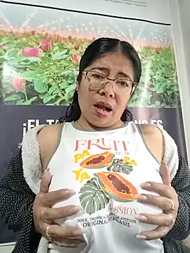   valentina18 online show from 04/17/26, 01:14