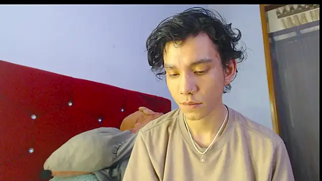 Snapshot of LAICK_01 chatting on 05/05/26, 04:42 LAICK 01 online show from 05/05/26, 04:42
