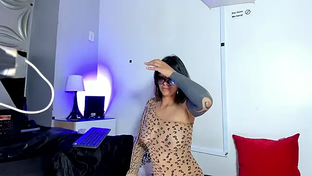 Snapshot of beauti_wild25 chatting on 07/20/26, 08:00 beauti wild25 online show from 07/20/26, 08:00