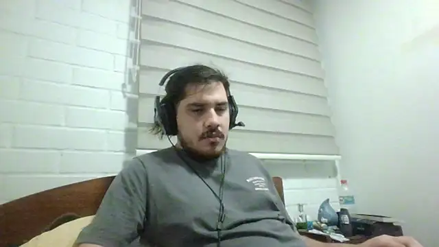 hung weeb online show from 04/01/26, 03:18